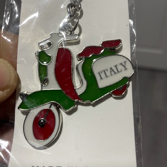 Vespa Piaggio keychain from Italy
New - Picture 3 of 4